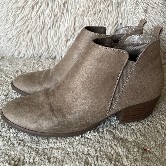 American Eagle Outfitters Shoes - Ankle Boots Beige Tan Size 6.5